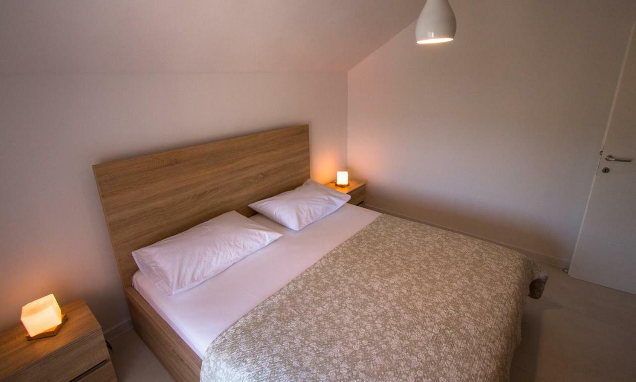 Ceratonia Apartments Loviste Exterior photo